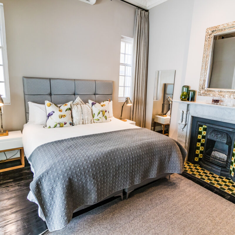 Beautiful Bedroom to Rest in Luxury Hotel